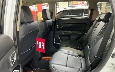 Mitsubishi Outlander III рестайлинг 3, 2021 год, 1 990 000 рублей, 7 фотография
