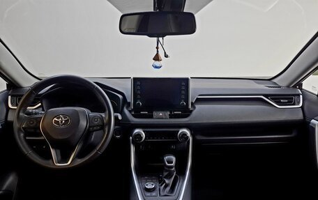 Toyota RAV4, 2022 год, 3 650 000 рублей, 10 фотография