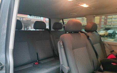 Volkswagen Caravelle T5, 2013 год, 2 050 000 рублей, 2 фотография