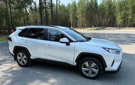 Toyota RAV4, 2021 год, 4 600 000 рублей, 2 фотография