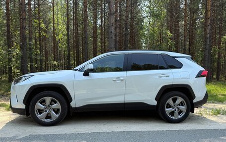 Toyota RAV4, 2021 год, 4 600 000 рублей, 5 фотография