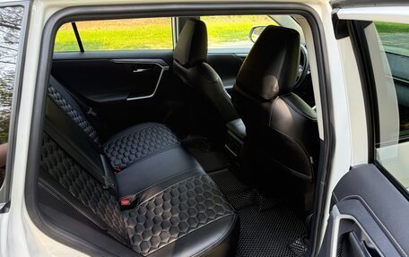 Toyota RAV4, 2021 год, 4 600 000 рублей, 9 фотография