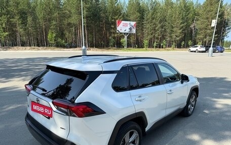 Toyota RAV4, 2021 год, 4 600 000 рублей, 4 фотография