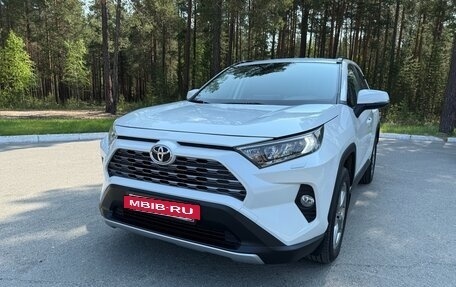 Toyota RAV4, 2021 год, 4 600 000 рублей, 3 фотография