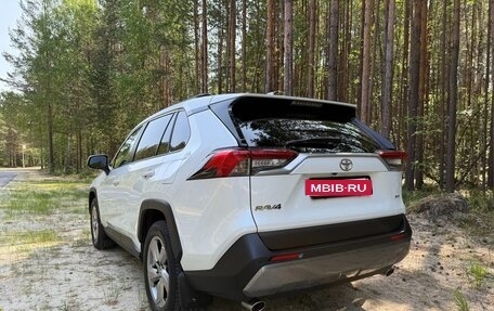 Toyota RAV4, 2021 год, 4 600 000 рублей, 6 фотография