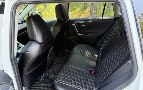 Toyota RAV4, 2021 год, 4 600 000 рублей, 10 фотография
