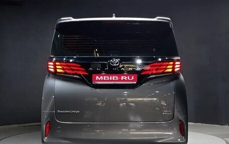 Toyota Alphard, 2024 год, 9 700 000 рублей, 4 фотография