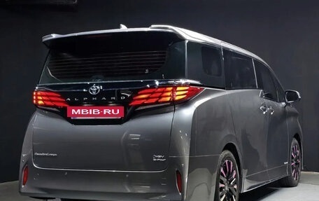 Toyota Alphard, 2024 год, 9 700 000 рублей, 3 фотография