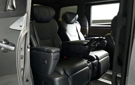 Toyota Alphard, 2024 год, 9 700 000 рублей, 9 фотография