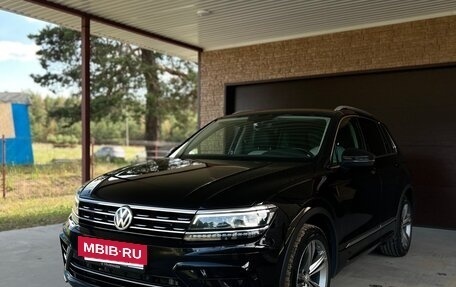 Volkswagen Tiguan II, 2018 год, 2 600 000 рублей, 2 фотография