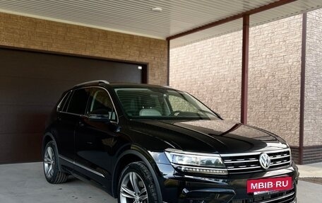 Volkswagen Tiguan II, 2018 год, 2 600 000 рублей, 3 фотография