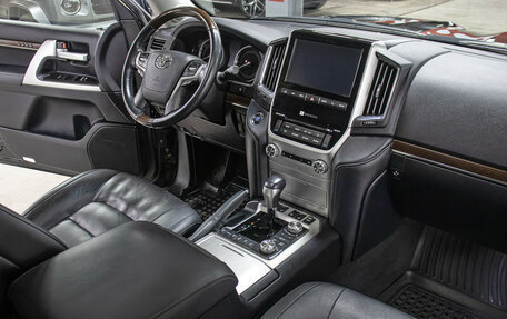 Toyota Land Cruiser 200, 2018 год, 8 998 000 рублей, 11 фотография