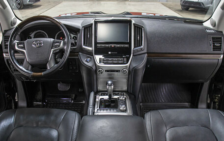 Toyota Land Cruiser 200, 2018 год, 8 998 000 рублей, 14 фотография