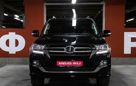 Toyota Land Cruiser 200, 2018 год, 8 998 000 рублей, 2 фотография