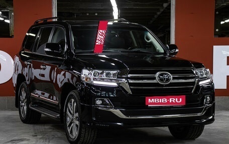 Toyota Land Cruiser 200, 2018 год, 8 998 000 рублей, 3 фотография