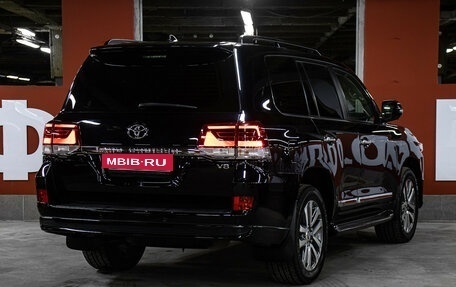 Toyota Land Cruiser 200, 2018 год, 8 998 000 рублей, 5 фотография