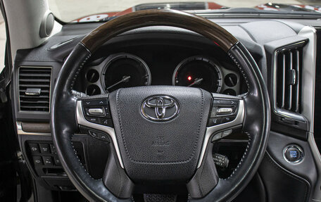 Toyota Land Cruiser 200, 2018 год, 8 998 000 рублей, 17 фотография