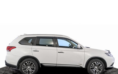Mitsubishi Outlander III рестайлинг 3, 2018 год, 1 990 000 рублей, 4 фотография