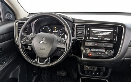 Mitsubishi Outlander III рестайлинг 3, 2018 год, 1 990 000 рублей, 27 фотография