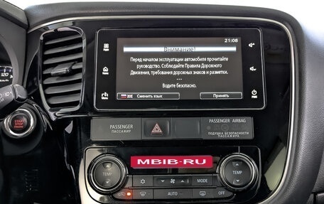 Mitsubishi Outlander III рестайлинг 3, 2018 год, 1 990 000 рублей, 17 фотография