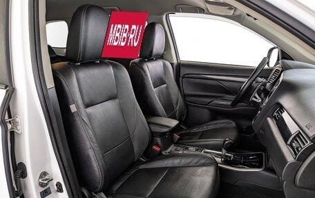 Mitsubishi Outlander III рестайлинг 3, 2018 год, 1 990 000 рублей, 23 фотография