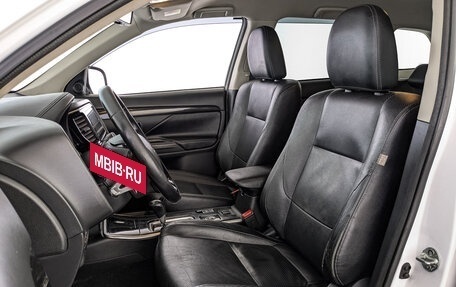 Mitsubishi Outlander III рестайлинг 3, 2018 год, 1 990 000 рублей, 20 фотография