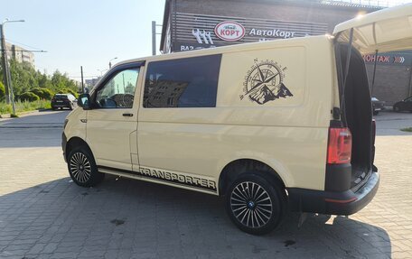 Volkswagen Transporter T6 рестайлинг, 2016 год, 1 900 000 рублей, 4 фотография