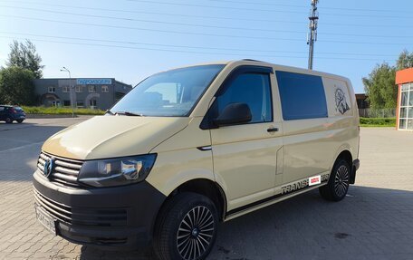 Volkswagen Transporter T6 рестайлинг, 2016 год, 1 900 000 рублей, 2 фотография
