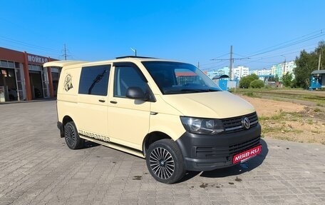 Volkswagen Transporter T6 рестайлинг, 2016 год, 1 900 000 рублей, 3 фотография