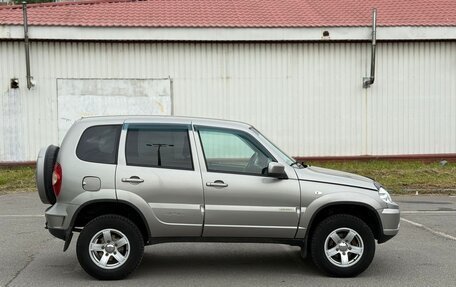 Chevrolet Niva I рестайлинг, 2017 год, 620 000 рублей, 5 фотография