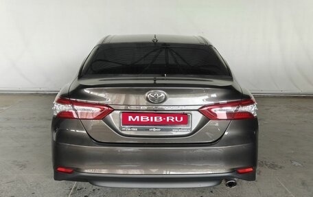 Toyota Camry, 2021 год, 2 750 000 рублей, 5 фотография