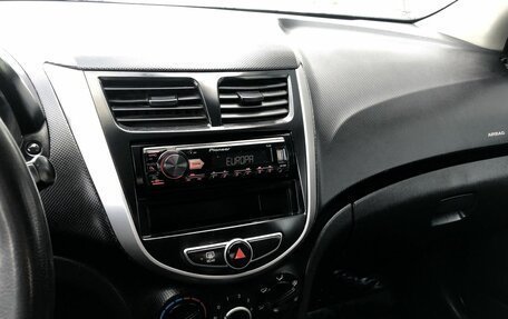 Hyundai Solaris II рестайлинг, 2011 год, 600 000 рублей, 14 фотография