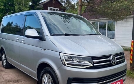 Volkswagen Caravelle T6 рестайлинг, 2017 год, 2 650 000 рублей, 1 фотография