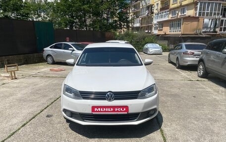 Volkswagen Jetta VI, 2013 год, 647 000 рублей, 1 фотография