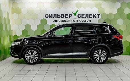 Mitsubishi Outlander III рестайлинг 3, 2020 год, 2 200 000 рублей, 7 фотография