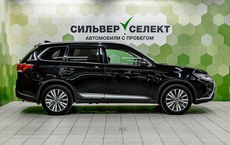 Mitsubishi Outlander III рестайлинг 3, 2020 год, 2 200 000 рублей, 8 фотография