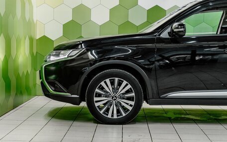 Mitsubishi Outlander III рестайлинг 3, 2020 год, 2 200 000 рублей, 9 фотография