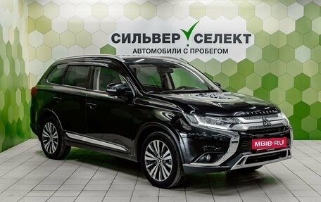 Mitsubishi Outlander III рестайлинг 3, 2020 год, 2 200 000 рублей, 5 фотография