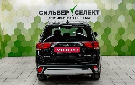 Mitsubishi Outlander III рестайлинг 3, 2020 год, 2 200 000 рублей, 4 фотография