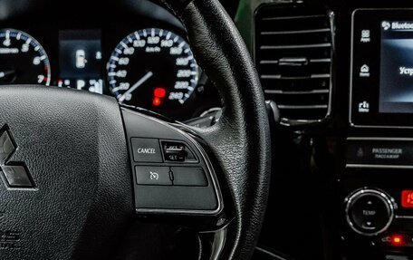 Mitsubishi Outlander III рестайлинг 3, 2020 год, 2 200 000 рублей, 16 фотография