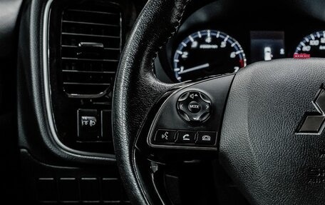 Mitsubishi Outlander III рестайлинг 3, 2020 год, 2 200 000 рублей, 15 фотография