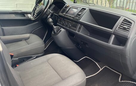 Volkswagen Caravelle T6 рестайлинг, 2017 год, 2 650 000 рублей, 11 фотография