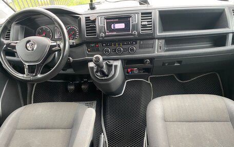 Volkswagen Caravelle T6 рестайлинг, 2017 год, 2 650 000 рублей, 10 фотография