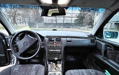 Mercedes-Benz E-Класс, 1998 год, 690 000 рублей, 12 фотография