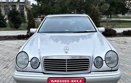 Mercedes-Benz E-Класс, 1998 год, 690 000 рублей, 2 фотография