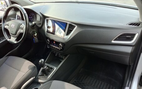 Hyundai Solaris II рестайлинг, 2018 год, 979 000 рублей, 10 фотография