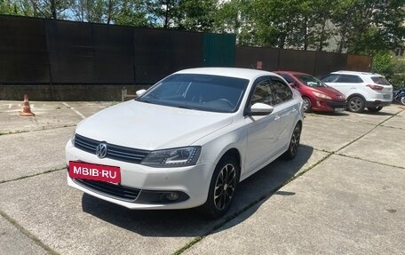 Volkswagen Jetta VI, 2013 год, 647 000 рублей, 2 фотография
