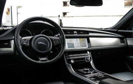 Jaguar XF II, 2017 год, 1 979 000 рублей, 12 фотография