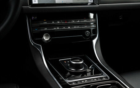 Jaguar XF II, 2017 год, 1 979 000 рублей, 17 фотография