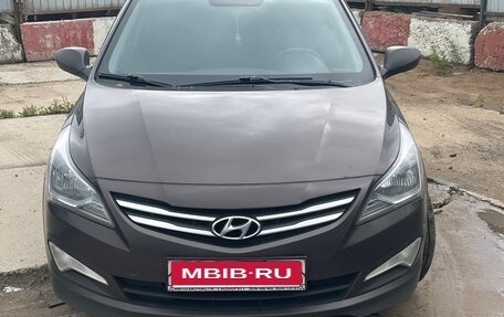 Hyundai Solaris II рестайлинг, 2015 год, 1 050 000 рублей, 1 фотография